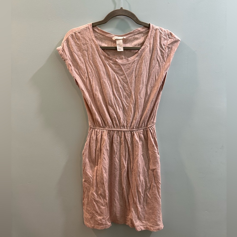 Simple heathered light pink tshirt dress with POCKETS!